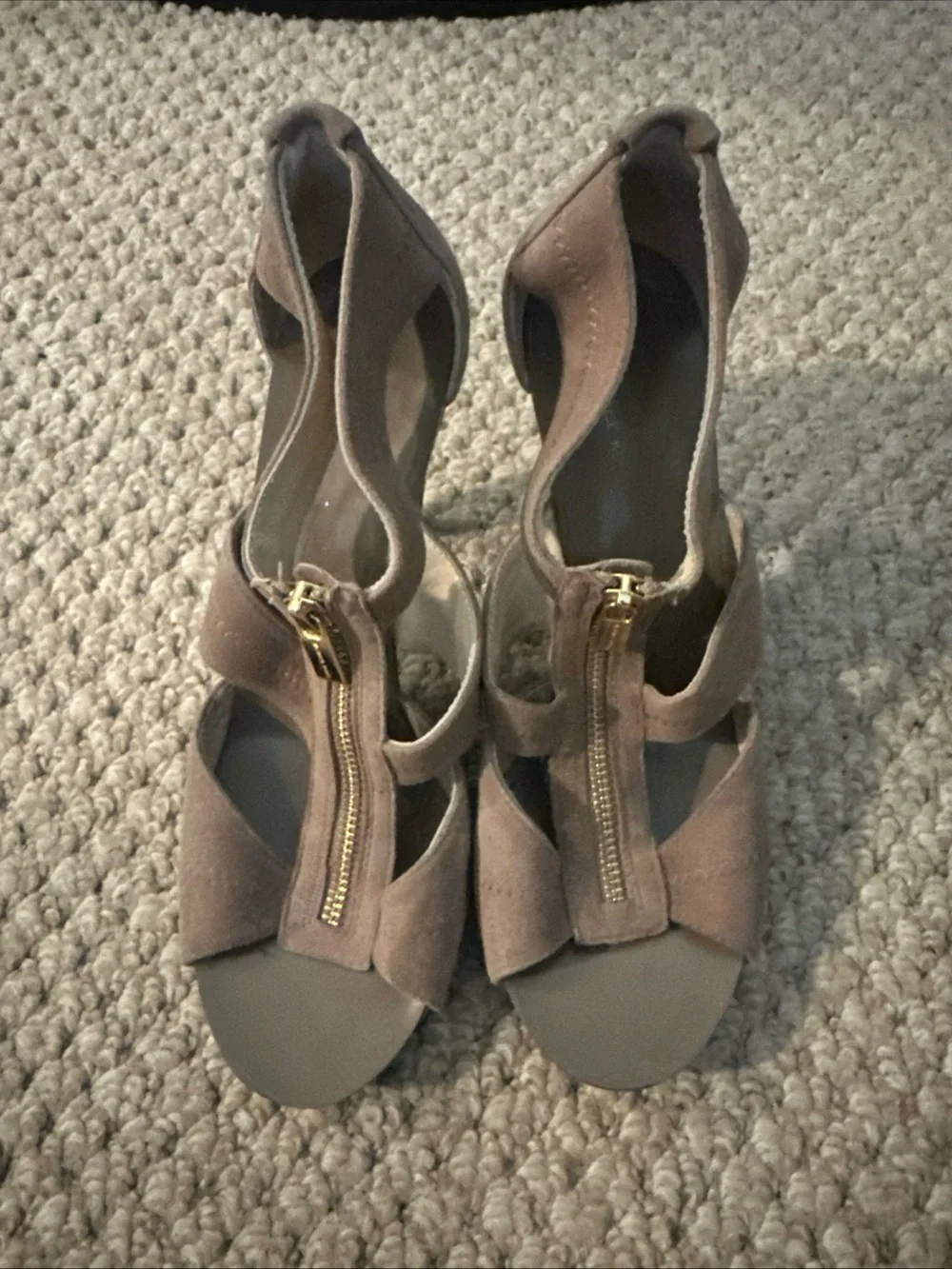 Michael Kors Berkley taupe suede strappy wedge sandals Sz 8 with gold detail
